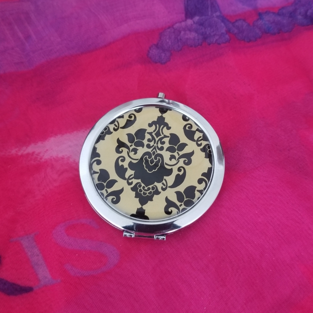 Beautiful vintage compact mirror